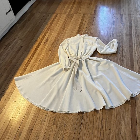 tag missing size 8 petite, cream coloured dress - Picture 1 of 9